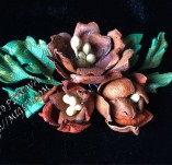185/1963/Бижута ръчно изработени-Бижута от кожа-Брошка от кожа с естествен цвят и  листа 